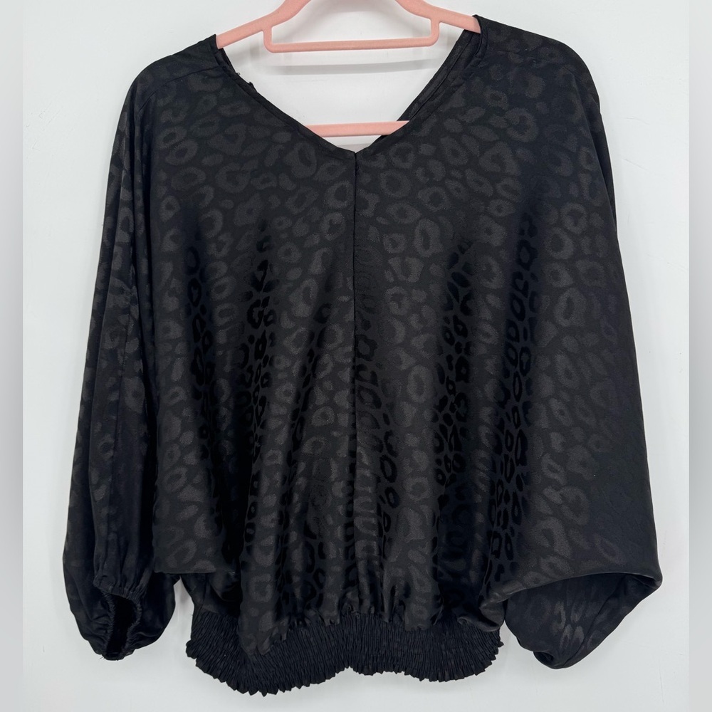 Umgee Women's Black Leopard Print V-Neck Blouse Size Small 🐆🖤 - Picture 4 of 7